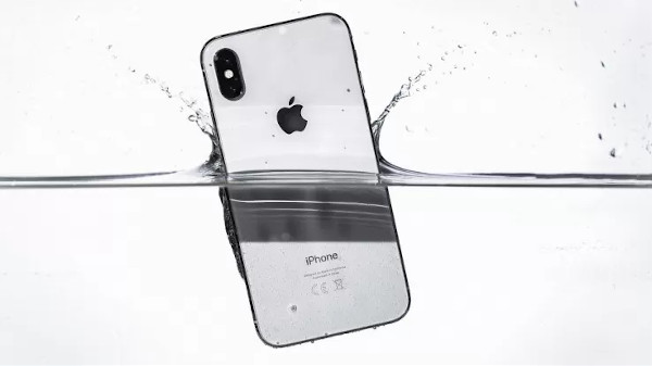 unc iphone resistente acqua jpg