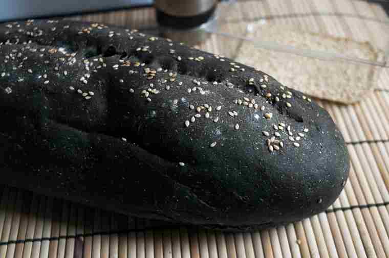 pane al carbone vegetale jpg