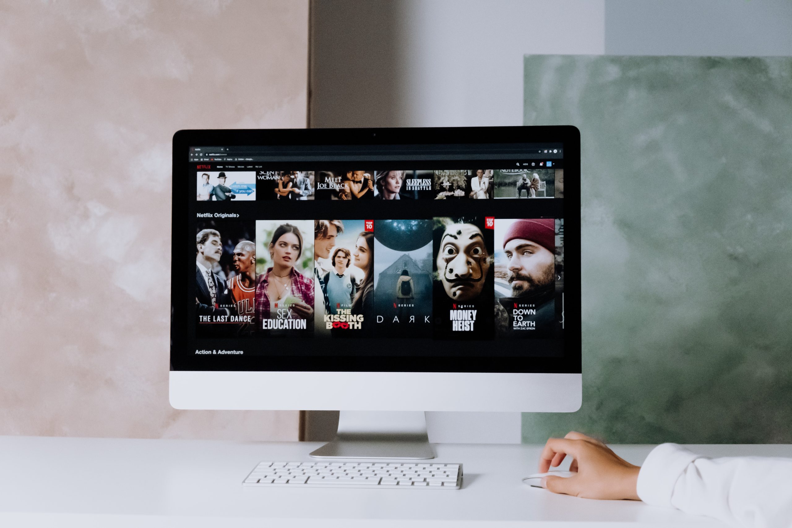 Un display mostra una piattaforma di streaming